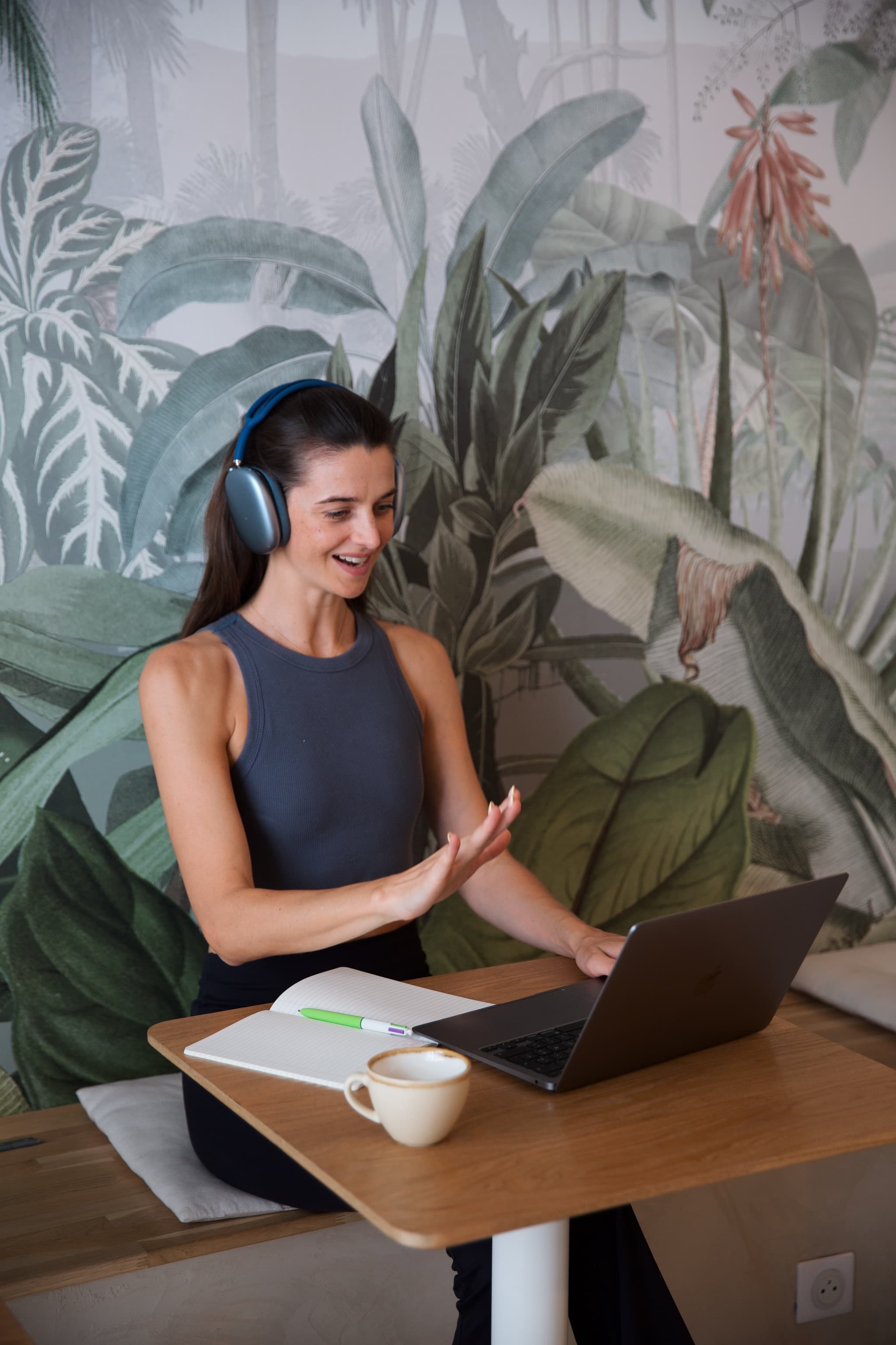 Une séance de breathwork suivie en visio depuis chez soi, sur un ordinateur portable